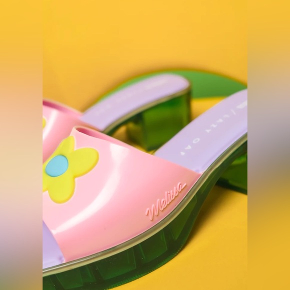 Melissa Lazy Oaf Shape Pink Contrast Daisy sandals Barbie style - Picture 4 of 5